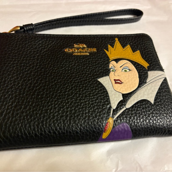Disney X Coach Corner Zip Wristlet With Evil Queen Motif - Picture 1 of 5
